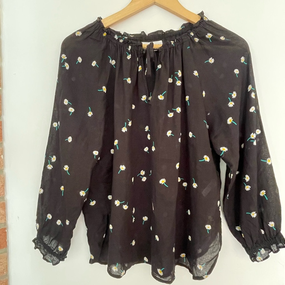 VELVET by GRAHAM & SPENCER Black Daisy Print Cotton Peasant Blouse - Picture 2 of 5
